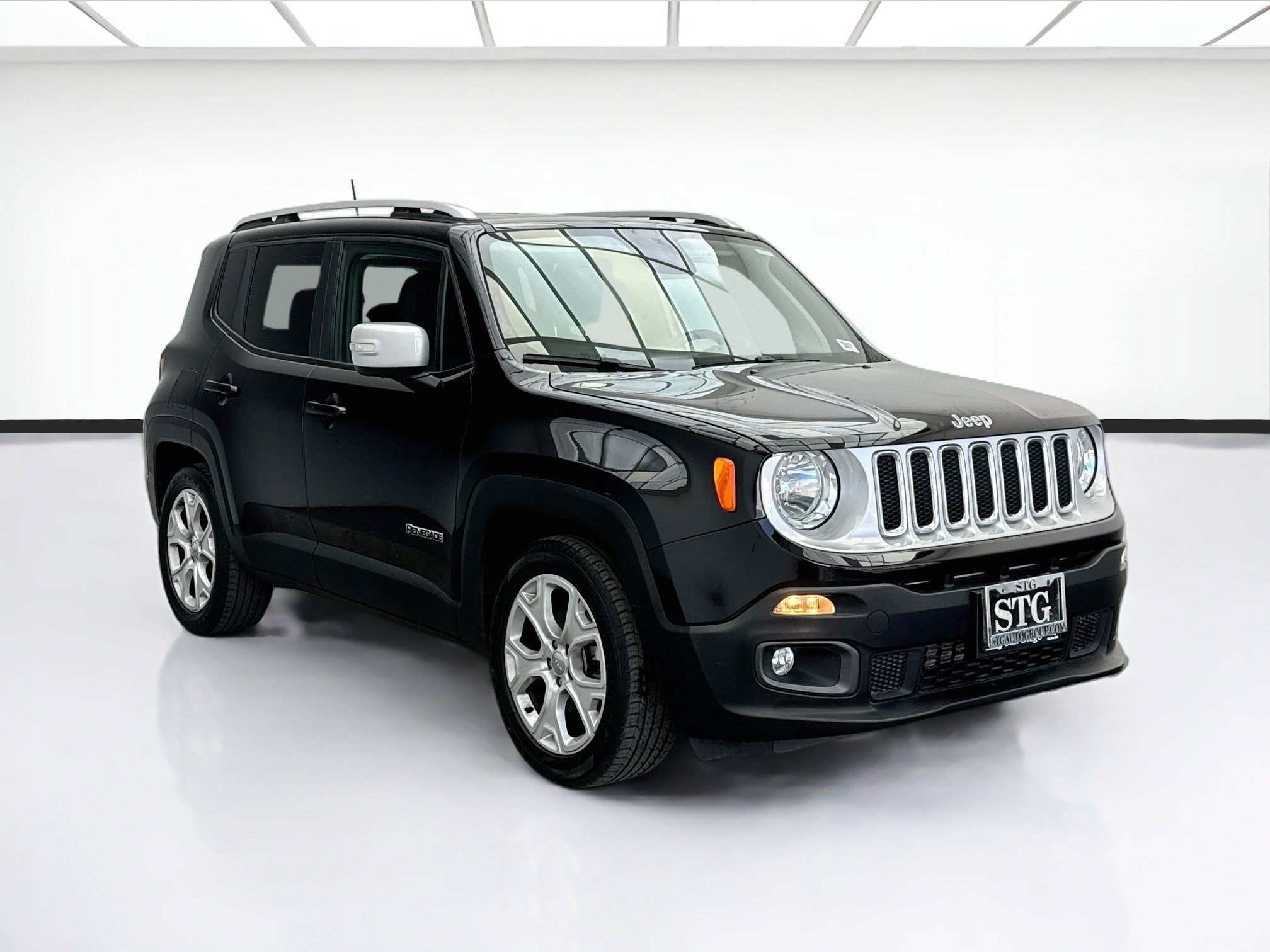 Used 2018 Jeep Renegade Limited w/ UConnect 8.4 Nav Group FWD image 3