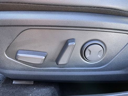 Used 2022 Hyundai Elantra Limited image 10