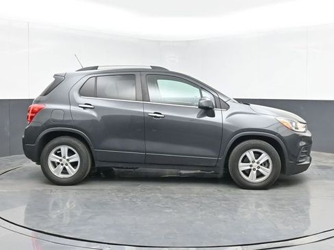 Used 2017 Chevrolet Trax LT w/ LT Convenience Package image 11