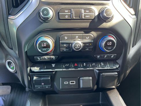 Used 2022 Chevrolet Silverado 2500 LTZ AWD/4WD image 29