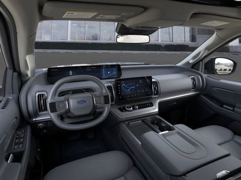New 2025 Ford Expedition Active image 9