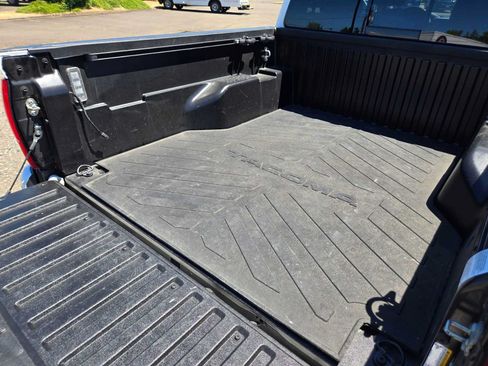 Used 2020 Toyota Tacoma SR5 AWD/4WD image 17