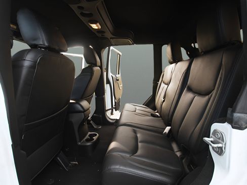 Used 2018 Jeep Wrangler Unlimited Sport S AWD/4WD image 28