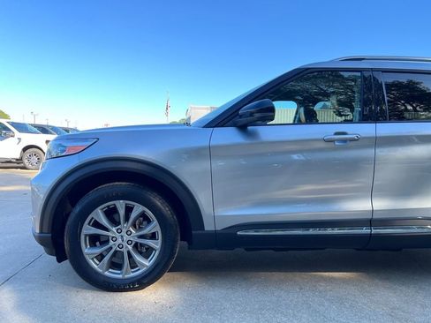Used 2023 Ford Explorer Limited w/ Equipment Group 301A image 30
