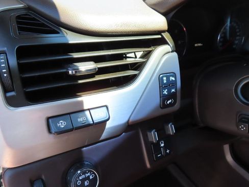 Used 2017 GMC Yukon XL Denali w/ Enhanced Security Package RWD image 27