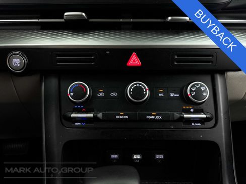 Used 2024 Kia Carnival LX FWD image 23