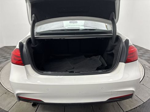 Used 2017 BMW 328d Sedan w/ M Sport Package image 21