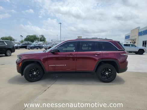 Used 2025 Jeep Grand Cherokee Laredo X RWD image 4