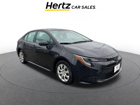 Used 2025 Toyota Corolla LE image 1