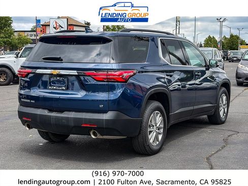 Used 2023 Chevrolet Traverse LT w/ Rear Camera Mirror Package AWD/4WD image 4