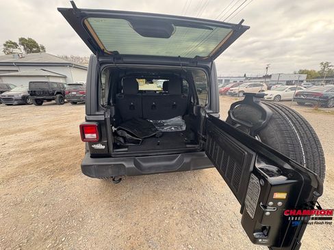 Used 2020 Jeep Wrangler Unlimited Sport image 27