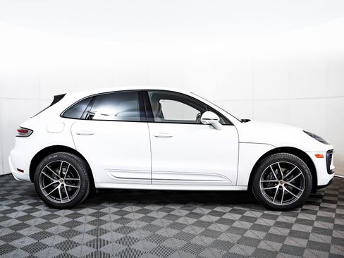 Certified 2024 Porsche Macan image 9