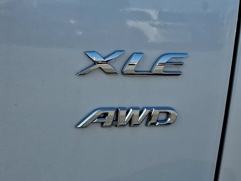 Used 2023 Toyota Corolla Cross XLE AWD/4WD image 12