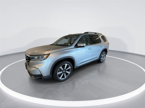 Used 2024 Honda Pilot Touring image 4