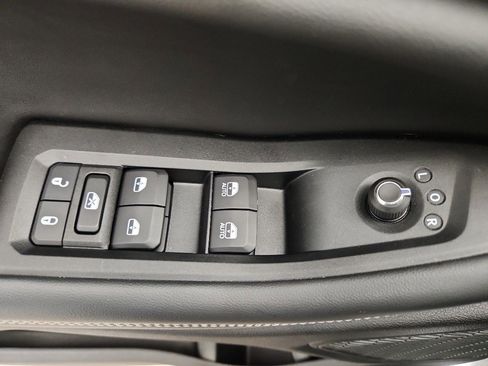 Used 2023 Jeep Grand Cherokee Altitude image 9