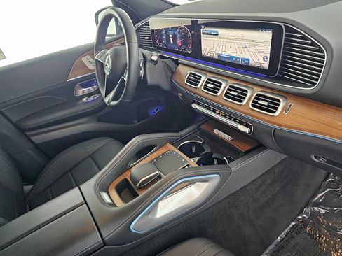 Certified 2025 Mercedes-Benz GLE 450 4MATIC image 11