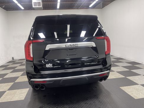 Used 2022 GMC Yukon Denali w/ Advanced Technology Package image 3