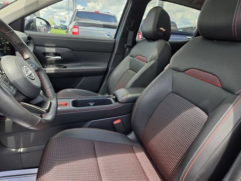 Used 2025 Nissan Kicks SR w/ SR Premium Package AWD/4WD image 27