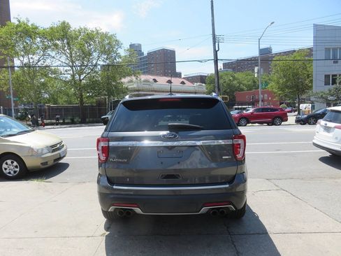 Used 2018 Ford Explorer Platinum AWD/4WD image 8