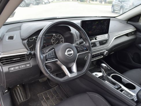 Used 2023 Nissan Altima 2.5 SV w/ SV Premium Package image 19