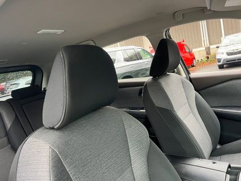 Used 2023 Nissan Rogue SV image 32