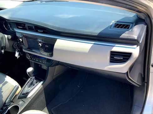 Used 2016 Toyota Corolla LE FWD image 17