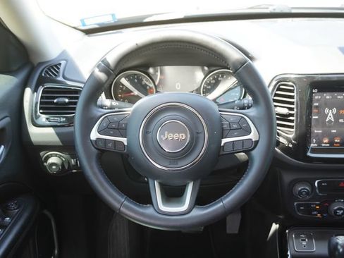Used 2019 Jeep Compass Latitude FWD image 11