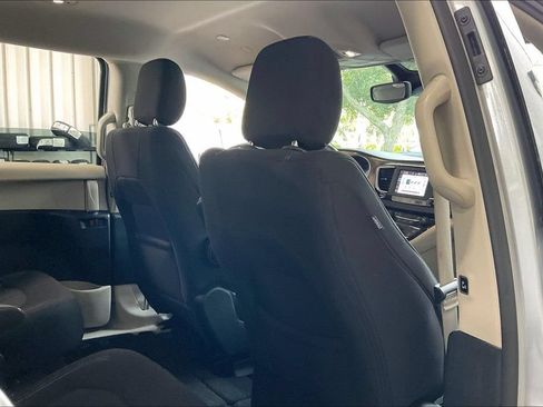 Used 2023 Chrysler Voyager LX FWD image 21