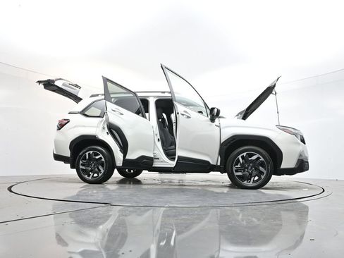 Used 2025 Subaru Forester Premium w/ Protection Package (1PH) image 40