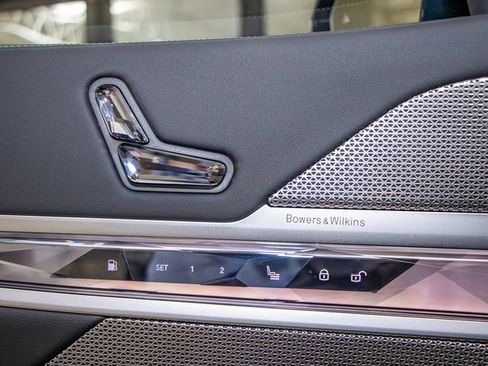 Used 2025 BMW 750e xDrive w/ Executive Package image 14