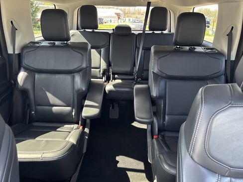 Used 2025 Ford Expedition Platinum AWD/4WD image 30