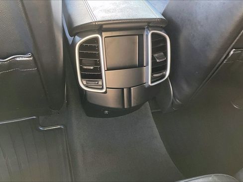 Used 2017 Porsche Cayenne Platinum Edition image 9