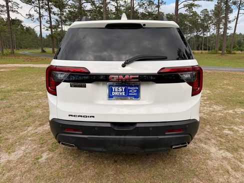 Used 2023 GMC Acadia SLE w/ Driver Convenience Package FWD image 4