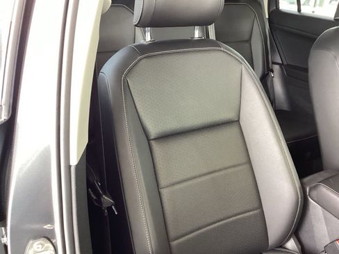 Used 2021 Volkswagen Tiguan SE AWD/4WD image 17