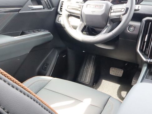 New 2026 GMC Acadia AT4 w/ Luxury Package AWD/4WD image 13
