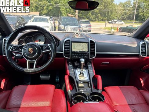 Used 2016 Porsche Cayenne S w/ Premium Plus Package AWD/4WD image 12