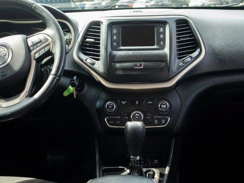 Used 2016 Jeep Cherokee Latitude FWD image 20