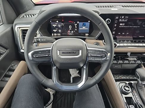 Used 2023 GMC Canyon Denali image 16