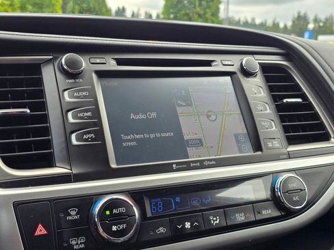 Used 2019 Toyota Highlander SE AWD/4WD image 24