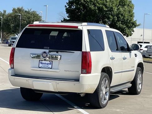 Used 2013 Cadillac Escalade AWD image 4