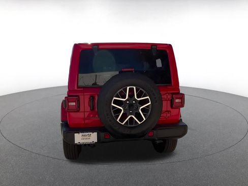 Used 2025 Jeep Wrangler Unlimited Sahara AWD/4WD image 9