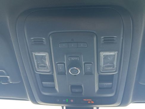 Used 2022 Chevrolet Tahoe Z71 w/ Luxury Package image 15