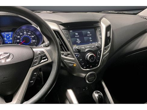 Used 2016 Hyundai Veloster image 7
