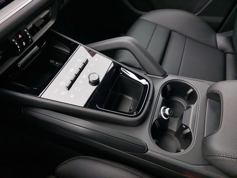 New 2026 Porsche Cayenne image 27