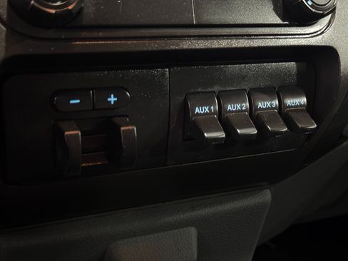 Used 2011 Ford F550 4x4 Crew Cab Super Duty w/ Payload Upgrade Pkg image 26