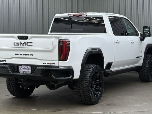 Used 2024 GMC Sierra 2500 AT4X image 5
