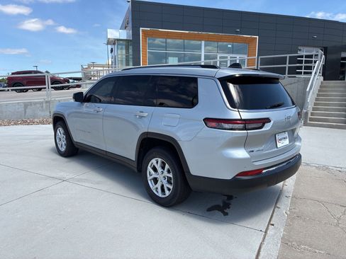 Used 2023 Jeep Grand Cherokee L Limited w/ Trailer Tow Group (B) AWD/4WD image 3