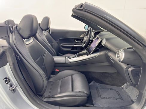 Used 2022 Mercedes-Benz SL 55 AMG 4MATIC w/ Driver Assistance Package image 15