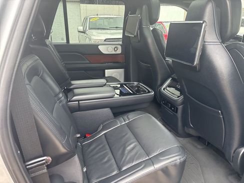 Used 2022 Lincoln Navigator L Reserve image 13