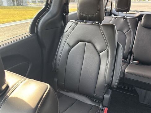 New 2026 Chrysler Pacifica Select image 24